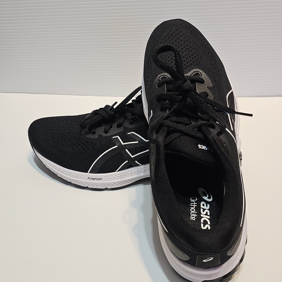 Asics Black and White Athletic Shoes with Sleek Design - Picture 2 of 11